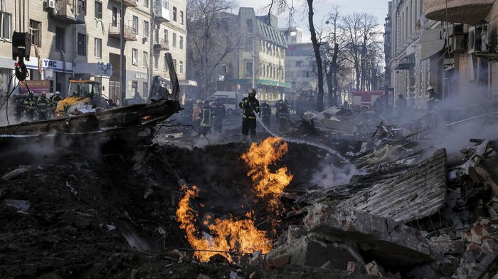 Rusia melakukan invasi ke Ukraina sejak 24 Februari lalu. Invasi itu meninggalkan jejak kerusakan di sejumlah kota di Ukraina. Begini penampakannya.