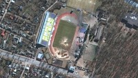 Kawah besar akibat serangan Rusia juga terlihat di pusat pelatihan olahraga Olimpiade di Chernihiv. (Satellite image ©2022 Maxar Technologies via AP).