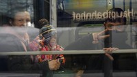 Sekitar 160.000 pengungsi Ukraina telah terdaftar secara resmi di Jerman. Tetapi jumlah sebenarnya diperkirakan jauh lebih tinggi karena orang Ukraina dapat memasuki Jerman tanpa visa dan tidak ada kontrol menyeluruh di sepanjang perbatasan Polandia-Jerman. (AP/Markus Schreiber)