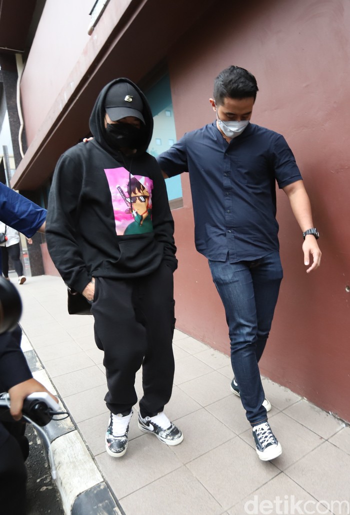 Reza Arap Youtuber Reza Arap memenuhi panggilan sebagai saksi terkait kasus trading Quotex tersangka Doni Salmanan di Bareskrim Mabes Polri, Jakarta, Kamis, (17/3).