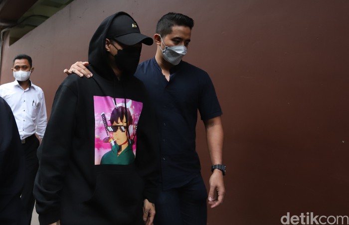 Reza Arap Youtuber Reza Arap memenuhi panggilan sebagai saksi terkait kasus trading Quotex tersangka Doni Salmanan di Bareskrim Mabes Polri, Jakarta, Kamis, (17/3).