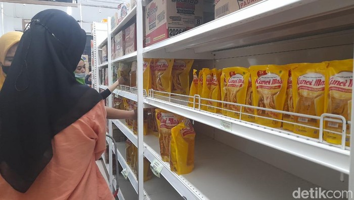 Stok minyak goreng di Makassar mulai kembali tersedia.