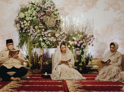 Suasana pengajian jelang pernikahan Putri Tanjung