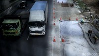 Diketahui, kemacetan terjadi imbas pengerjaan konstruksi bahu jalan yang tengah berlangsung di tol tersebut.