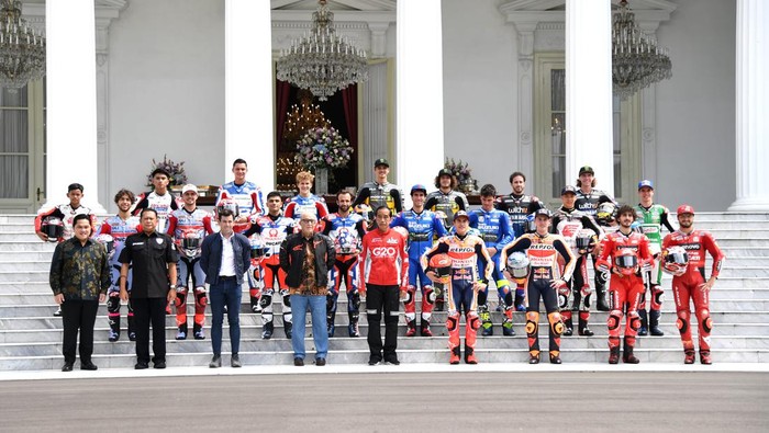 Veda Ega Pratama, Pembalap Umur 13 Tahun yang Ikut Parade MotoGP Jakarta Pembalap cilik Veda Ega Pratama (13) asal Kalurahan Wareng, Kapanewon Wonosari, Kabupaten Gunungkidul, Daerah Istimewa Yogyakarta (DIY), berkesempatan untuk bergabung dengan 18 pembalap dunia untuk bertemu dan melakukan foto bersama dengan Presiden Republik Indonesia Joko Widodo atau Jokowi di Istana Merdeka, Jakarta pada Rabu (16/3/2022).