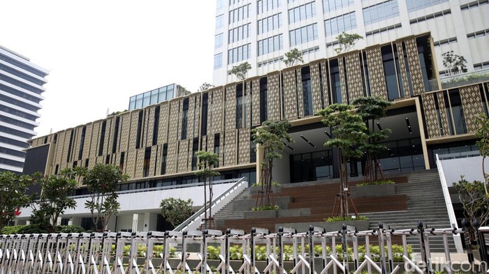 Wajah Baru Sarinah yang Mau Dibuka Lagi Pekan Depan Pemugaran gedung Sarinah Thamrin diketahui sudah rampung. Pusat perbelanjaan pertama di Jakarta ini pun rencananya akan dibuka lagi pada 21 Maret mendatang.