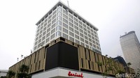 Khusus fasilitas Sky Deck nantinya area ini akan menjadi pusat hiburan, manajemen Sarinah menyebutnya sebagai tempat entertainment dan sunset chill out. Selain itu Sky Deck juga bisa digunakan untuk pemutaran perdana film, dan juga panggung musik dan seni.Foto: Agung Pambudhy