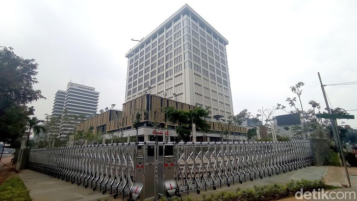 Pemugaran gedung Sarinah Thamrin diketahui sudah rampung. Pusat perbelanjaan pertama di Jakarta ini pun rencananya akan dibuka lagi pada 21 Maret mendatang.