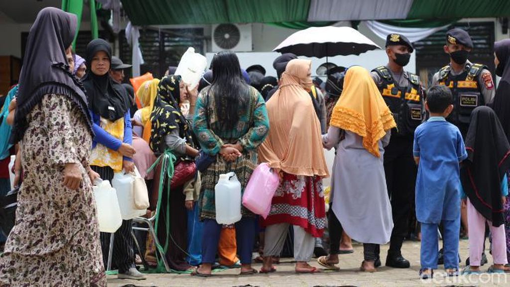 Operasi Pasar di Pontianak, Warga Antre Minyak Goreng Berjam-jam Tak Dilayani