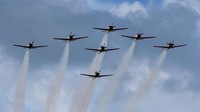 Jupiter Aerobatic Team (JAT) TNI AU berlatih dalam formasi akribatik di kawasan Badung, Bali, Jumat (18/3/2022).