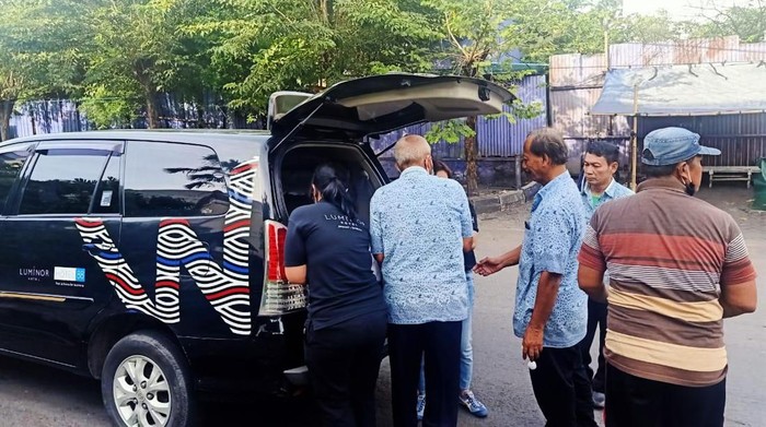 Aksi Bagi-bagi Paket Makanan Jelang Ramadhan Memasuki bulan Ramadhan merupakan momen yang tepat untuk berbagi. Waringin Hospitality Hotel Group pun mengajak warga berpartisipasi dalam #1For1ForIndonesia.