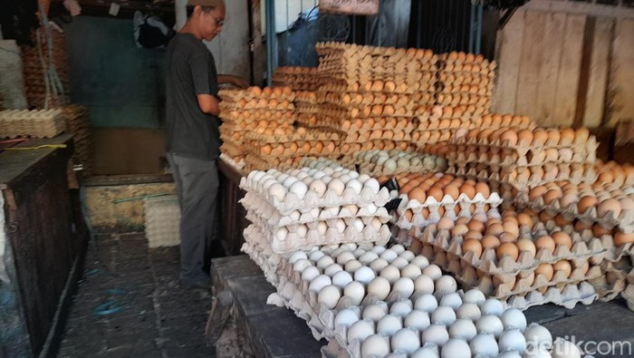 Aktivitas pedagang di Pasar Terong Makassar.