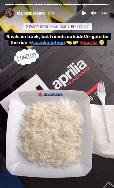 Aleix Espargaro pamer mendapat kiriman nasi dari Suzuki.