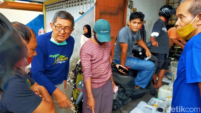 antrean minyak goreng di banyuwangi