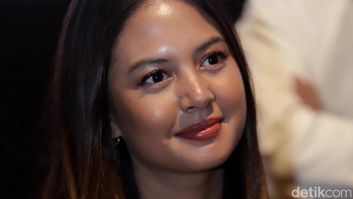Artis Aurelie Moeremans saat konferensi pers film Baby Blues di Epicentrum Kuningan, Jakarta, Jumat, (18/3/2022).