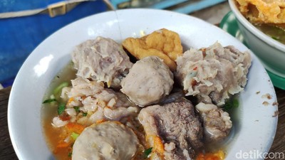 Gurih Kenyal Bakso Mas Ipul Langganan Anies Baswedan