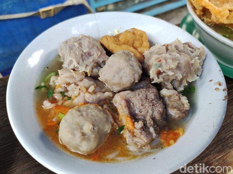 Gurih Kenyal Bakso Mas Ipul Langganan Anies Baswedan