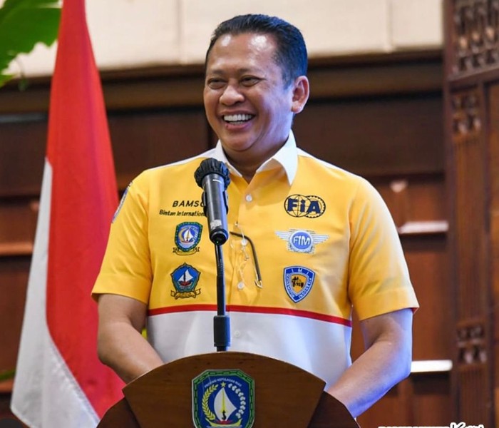 Bamsoet Dukung Usulan Penobatan Jokowi Jadi Bapak Otomotif RI