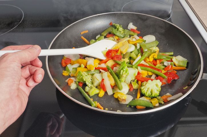 Tips Masak untuk Menghemat Pemakaian Minyak Goreng