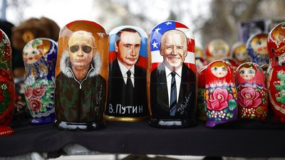Toko Ini Bakal Singkirkan Souvenir Bergambar Presiden Putin