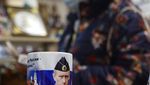 Toko Ini Bakal Singkirkan Souvenir Bergambar Presiden Putin