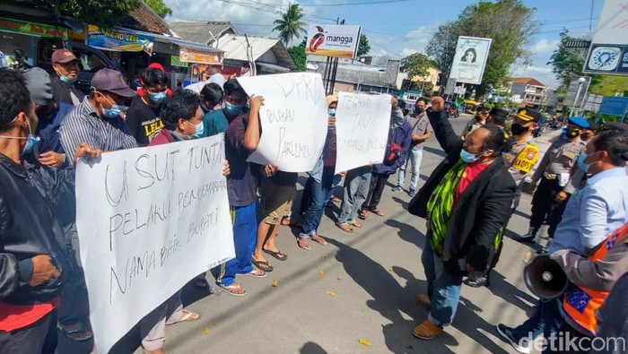 demo aduan bupati bondowoso
