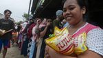 Emak-emak Serbu Agen yang Masih Jual Minyak Goreng Murah