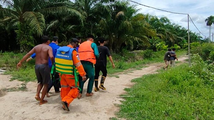 Evakuasi Korban Perahu Tenggelam di Riau