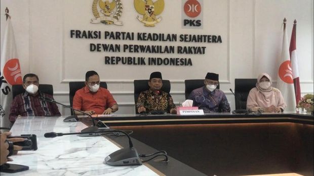 F-PKS DPR (Eva-detikcom) F-PKS DPR (Eva-detikcom)