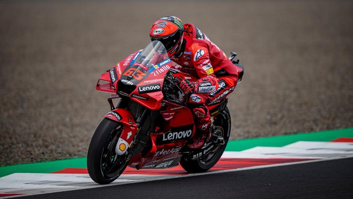Francesco Bagnaia saat sesi latihan bebas di Pertamina Mandalika International Street Circuit, Jumat (18/3/2022).