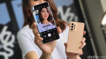 Selain itu ada lensa ultra wide 8MP, depth 5 MP dan makro 5 MP. Kamera selfienya 32 MP yang berada di punch hole tengah atas layar. Foto: Adi Fida Rahman/detikINET
