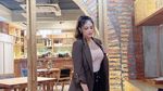 Cantiknya Aspri ke-22 Hotman Paris Saat Menikmati Floating Breakfast