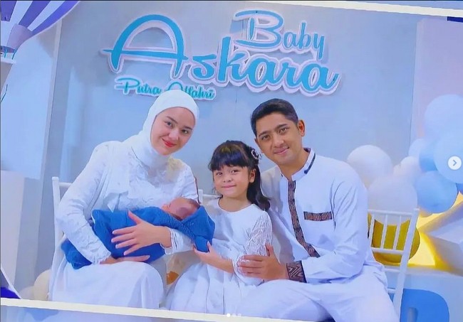 Begini potret keluarga kecil Amanda Manopo di sinetron Ikatan Cinta. Diceritakan jika Andin dan Aldebaran memang sudah memiliki anak. Foto: Dok. Instagram @ikatancintaofficialrcti7.