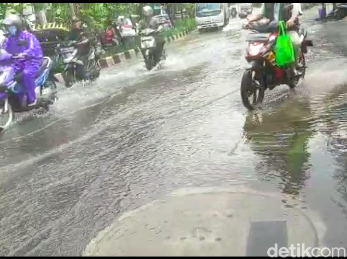 Genangan di sumur resapan Jl Karang Tengah Raya, Jaksel, 17 Maret 2022. (Fuad Fariz/detikcom)