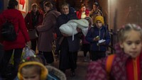 Menurut UNHCR, lebih dari 1,9 juta pengungsi Ukraina memasuki Polandia sejak Rusia menginvasi negara itu pada 24 Februari. (AP/Petros Giannakouris) 
