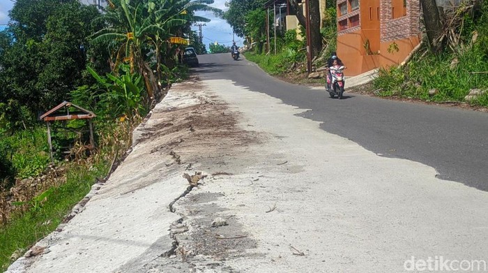 Jalan Bambu Runcing di Kota Parepare yang ambles