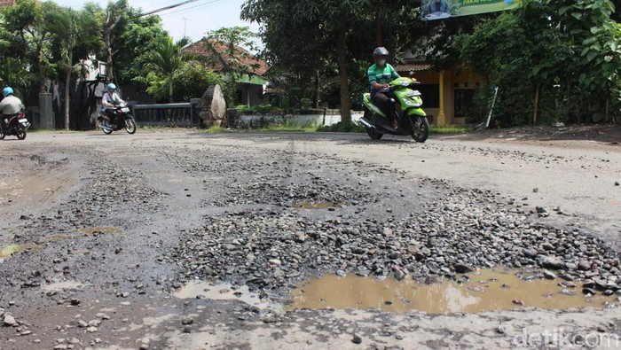 jalan rusak di jombang