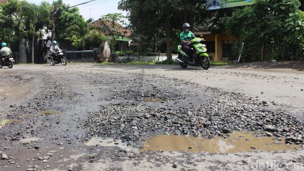 jalan rusak di jombang