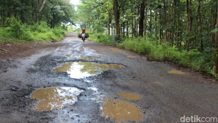 jalan rusak di jombang