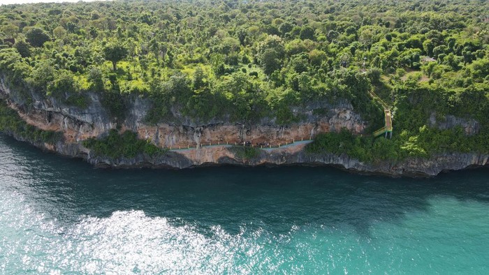 Gili Iyang disebut sebagai tempat dengan oksigen terbaik kedua di dunia. Wow, sungguh baik buat kesehatan bukan?