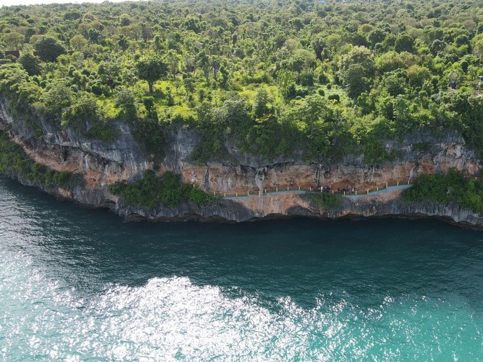 Gili Iyang disebut sebagai tempat dengan oksigen terbaik kedua di dunia. Wow, sungguh baik buat kesehatan bukan?