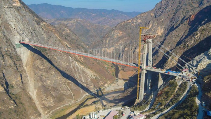 Jembatan gantung Lvzhijang