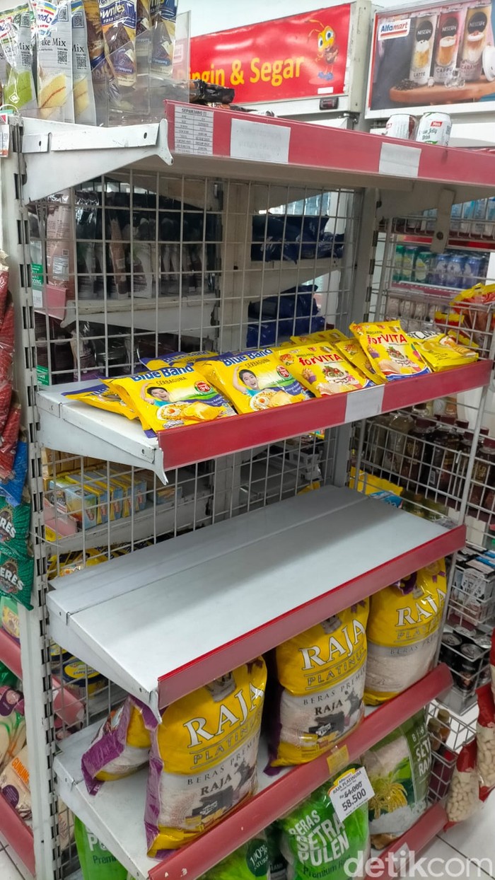 ketersediaan minyak goreng di minimarket sidoarjo masih kosong