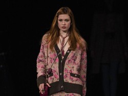 Foto 10 Koleksi Chanel Fall/ Winter 2022, Hadirkan Busana Serba Tweed