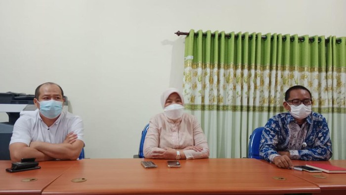 Konferensi pers soal temuan 1 juta liter minyak goreng di Medan (Arfah-detikcom)