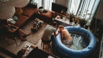 “My Sacred Birth Cocoon karya Jessica Innemee dari Belanda. Foto: The International Association of Professional Birth Photographers