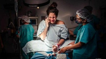 “Accepting A New Plan” karya Sara Avila dari Meksiko. Foto: The International Association of Professional Birth Photographers