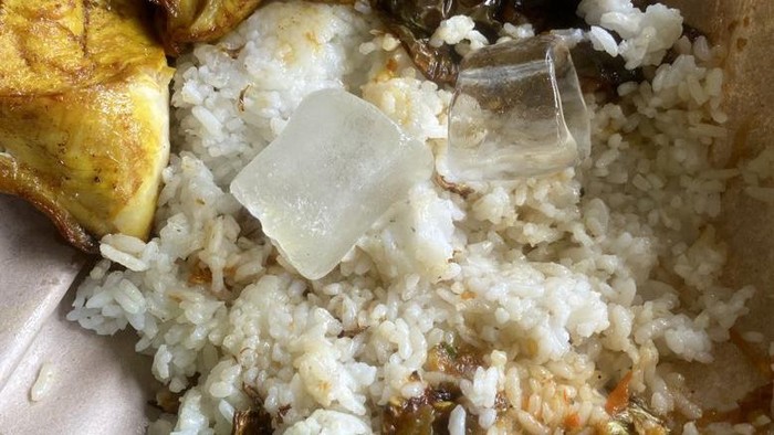 Makan Nasi Campur Es Batu, Sekte Makanan Terbaru Ini Kembali Bikin Bingung