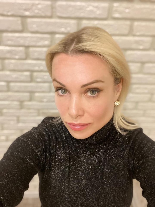 Insiden itu merupakan pelanggaran keamanan yang sangat tidak biasa di Channel One, stasiun penyiaran negara yang dikontrol ketat pemerintah Rusia. Foto: Facebook