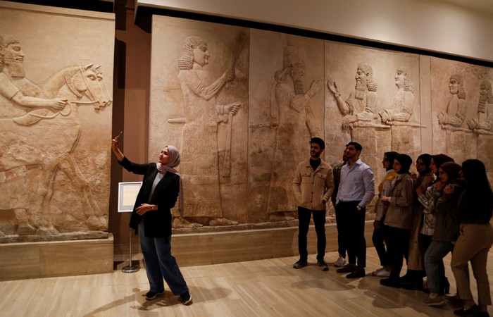 An ancient Assyrian statue representing Nabu, god of wisdom and knowledge, is displayed at the reopening of Iraqi National Museum, closed due to the coronavirus disease (COVID-19) pandemic and political unrest, in Baghdad, Iraq March 16, 2022. REUTERS/Ahmed Saad